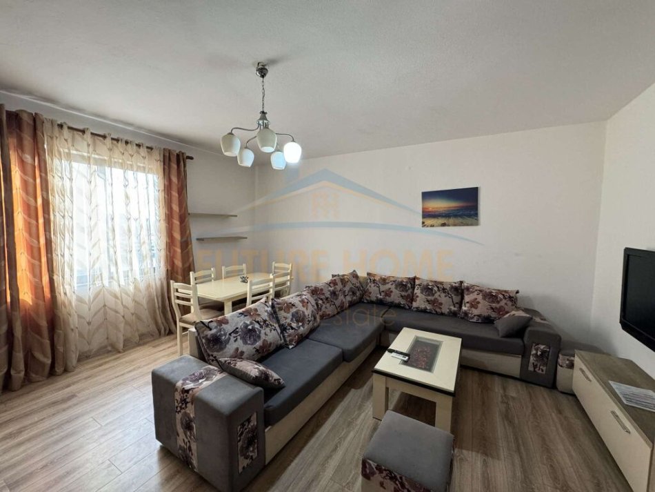 Tirane, jepet me qera apartament 2+1 Kati 8, 120 m² 700 € (ZOGU I ZI)