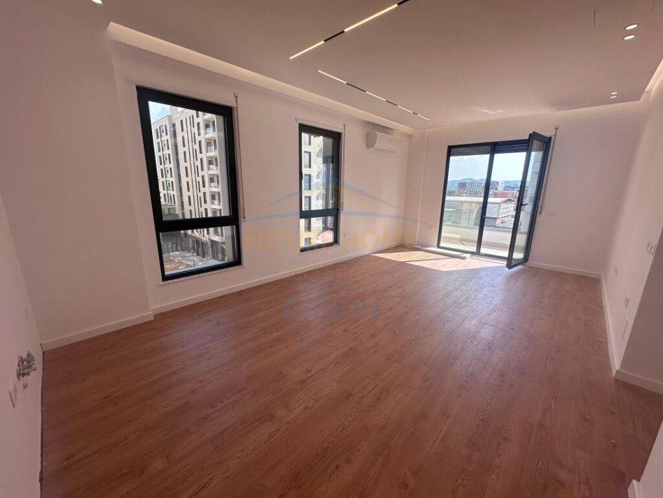 Tirane, shitet apartament 2+1+Ballkon Kati 3, 103 m² 200.000 € (PORCELAN)