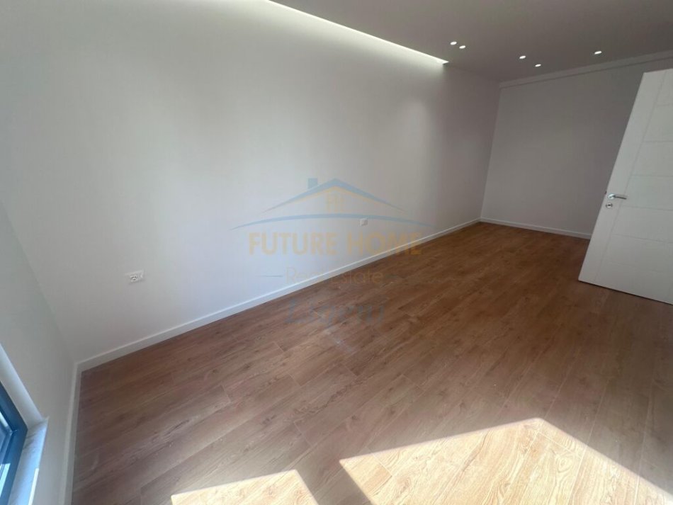 Tirane, shitet apartament 2+1+Ballkon Kati 3, 103 m² 200.000 € (PORCELAN)