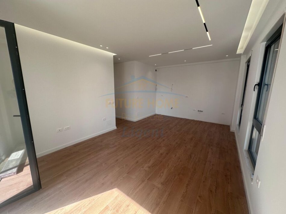 Tirane, shitet apartament 2+1+Ballkon Kati 3, 103 m² 200.000 € (PORCELAN)