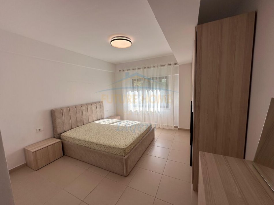 Tirane, jepet me qera apartament 3+1 Kati 4, 150 m² 750 € (KODRA E DIELLIT)