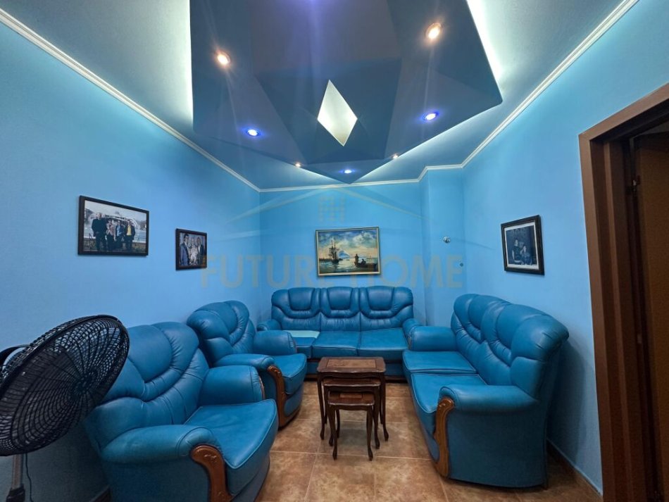 Tirane, shitet apartament 2+1 Kati 2, 96 m² 300.000 € (Pallatet Agimi, Blloku)