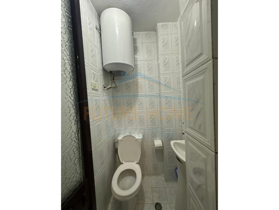 Tirane, shitet apartament 2+1 Kati 2, 96 m² 300.000 € (Pallatet Agimi, Blloku)