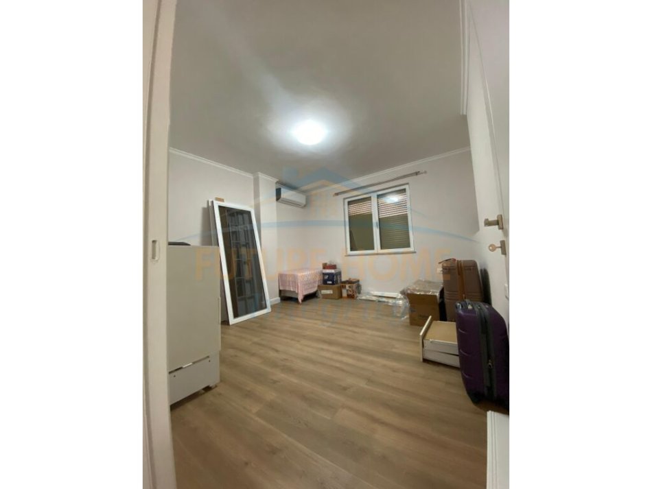 Tirane, jepet me qera apartament 1+1 Kati 7, 50 m² 500 € (Petronini Luarasi)