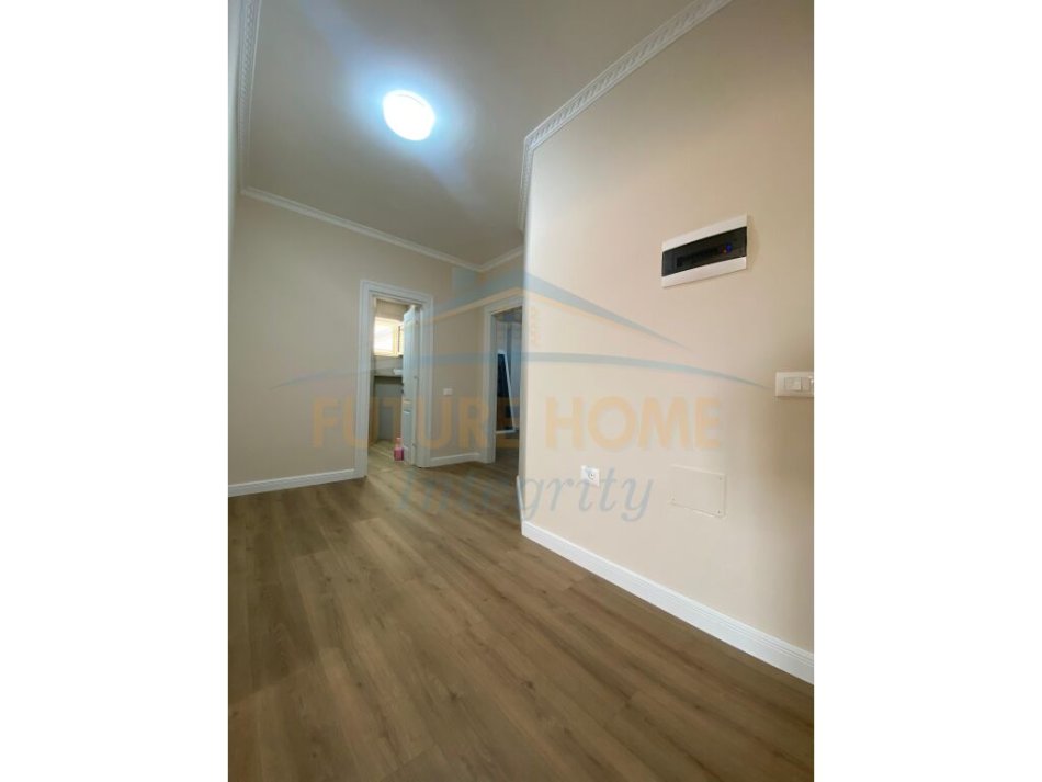 Tirane, jepet me qera zyre Kati 7, 50 m² 500 € (Shkolla e Baletit)