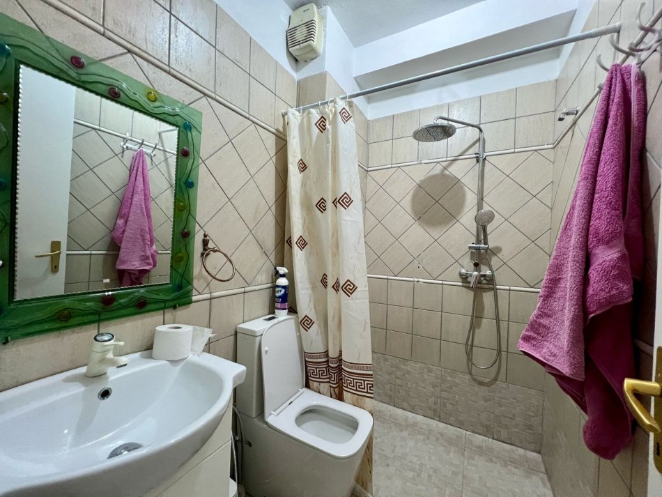 Tirane, jepet me qera apartament 2+1+A+BLK Kati 10, 130 m² 750 Euro (Rruga e Barrikadave)