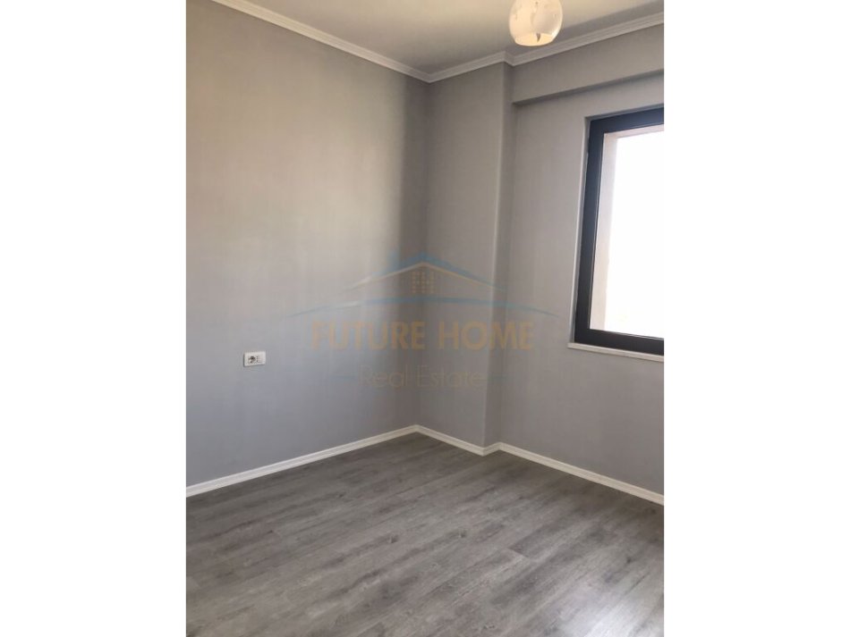 Tirane, jepet me qera apartament 2+1+Ballkon Kati 4, 86 m² 600 € (Don Bosko)