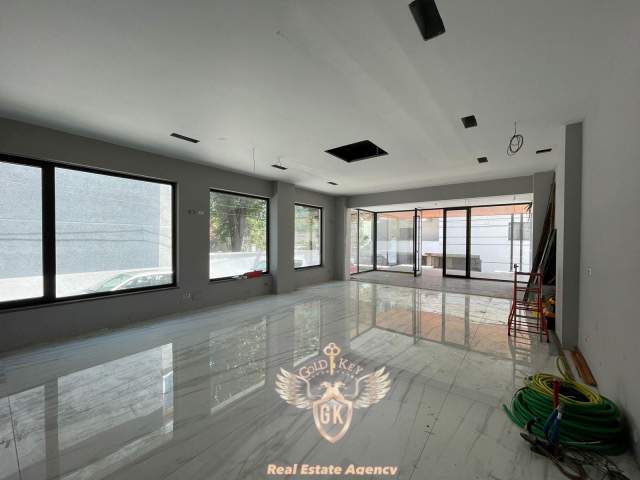 Durres, jepet me qera dyqan Kati 0, 115 m² 450 Euro (VOLLGA)