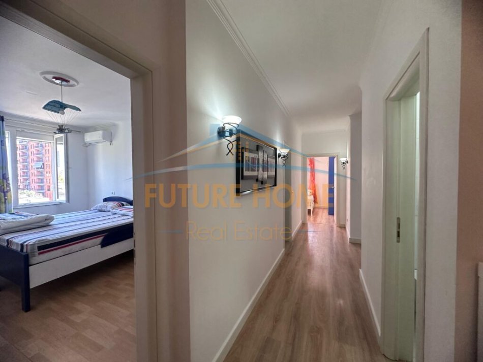 Tirane, jepet me qera apartament 3+1+Ballkon Kati 7, 142 m² 1.200 € (MYSLYM SHYRI)