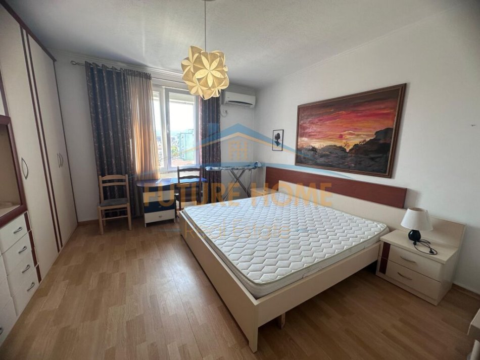 Tirane, jepet me qera apartament 3+1+Ballkon Kati 7, 142 m² 1.000 € (Myslym Shyri)