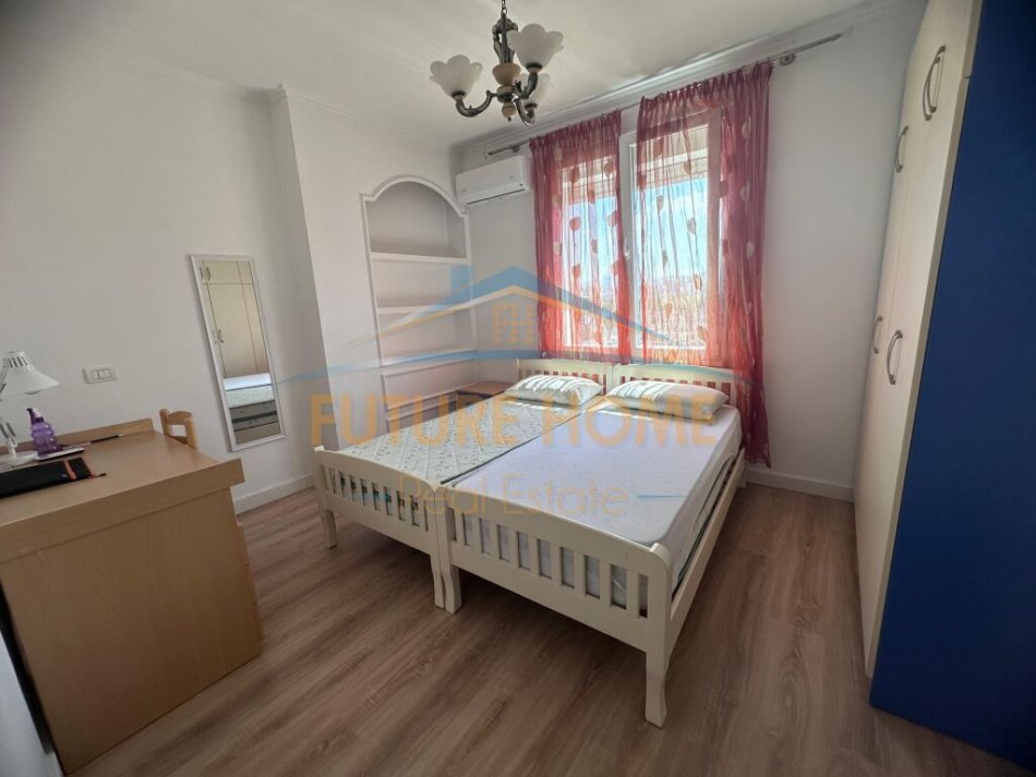 Tirane, jepet me qera apartament 3+1+Ballkon Kati 7, 142 m² 1.200 € (MYSLYM SHYRI)