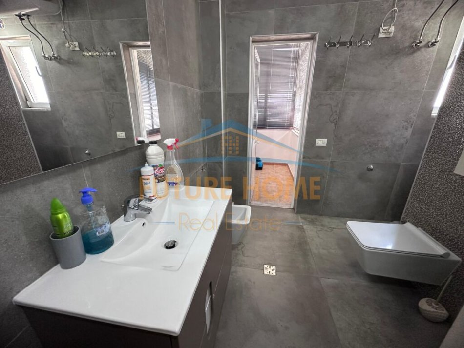 Tirane, jepet me qera apartament 3+1+Ballkon Kati 7, 142 m² 1.000 € (Myslym Shyri)