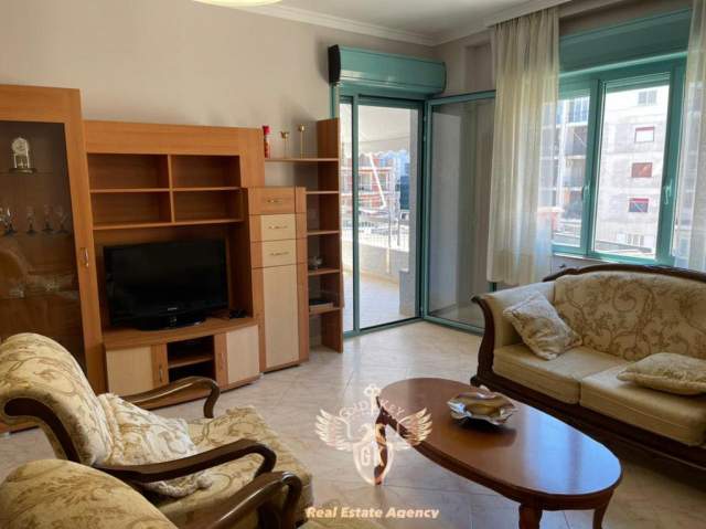 Durres, jepet me qera apartament 1+1+BLK Kati 4, 80 m² 300 Euro (VOLLGA)