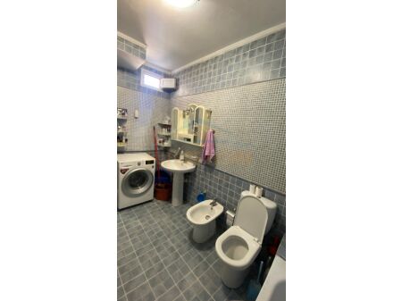 Shitje, Apartament 2+1, prane Shkolles se Baletit, Tirane. AREA43951