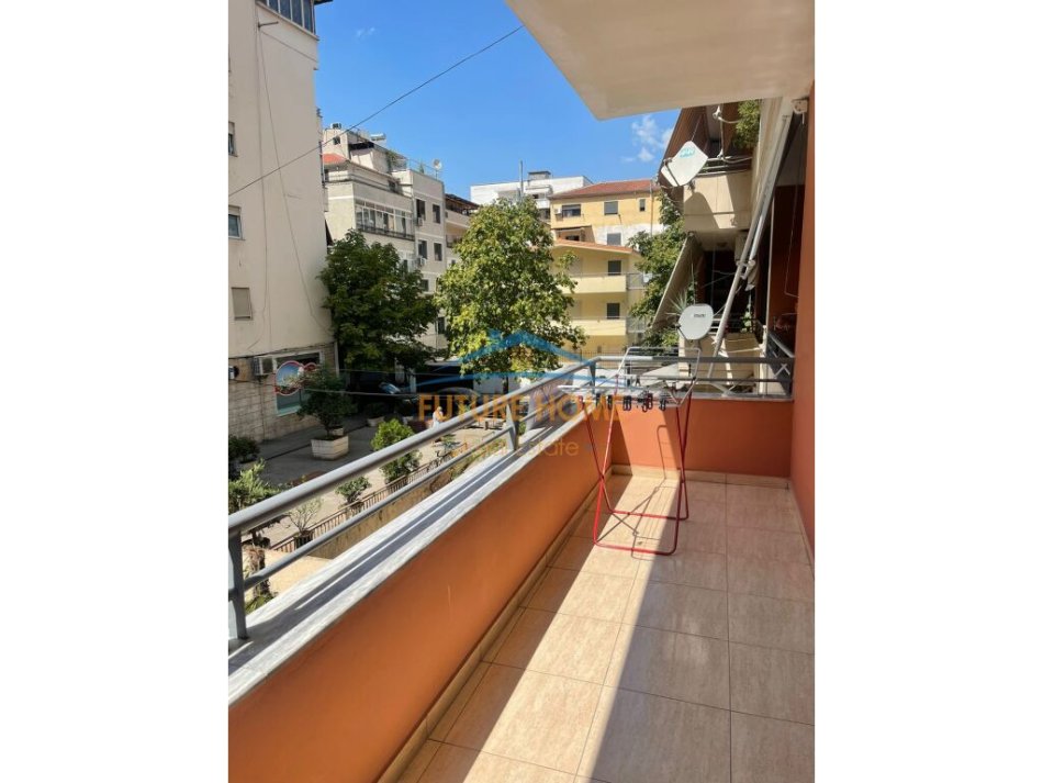 Tirane, jepet me qera apartament 2+1+Ballkon Kati 1, 120 m² 620 € (Don Bosko)