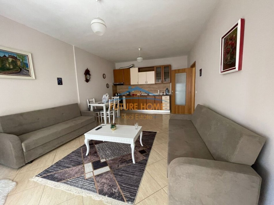 Tirane, jepet me qera apartament 2+1+Ballkon Kati 1, 120 m² 620 € (Don Bosko)