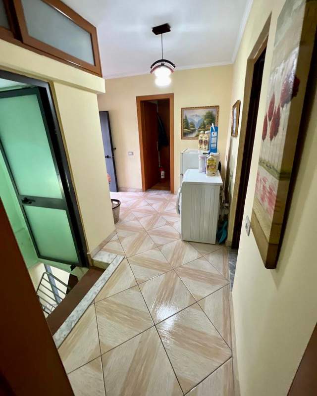 Tirane, shitet apartament duplex 3+1 Kati 5, 117 m² 95.000 Euro (Universiteti i Mjekesise)