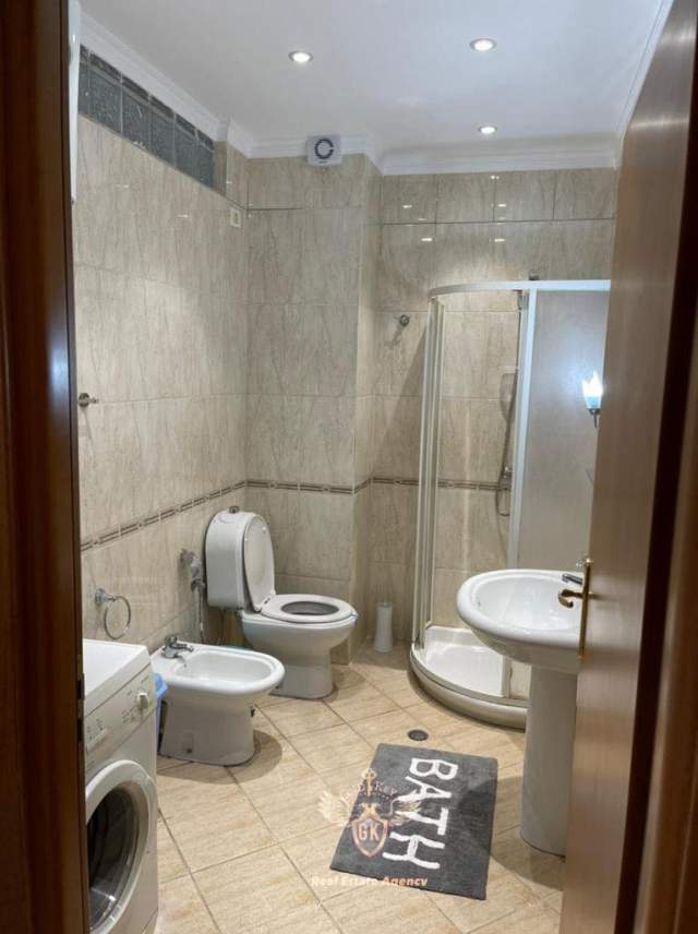 Durres, jepet me qera apartament 1+1+BLK Kati 4, 80 m² 300 Euro (VOLLGA)