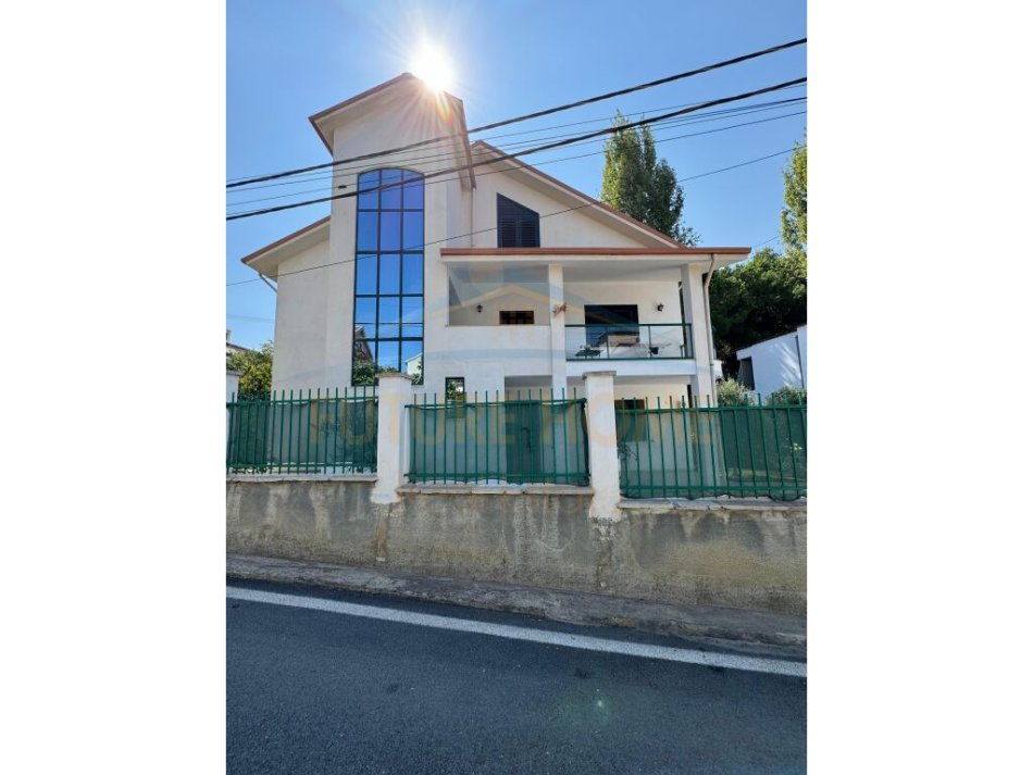 Tirane, shitet Vile 4+1 Kati 2, 360 m² 420.000 € (Fresk)