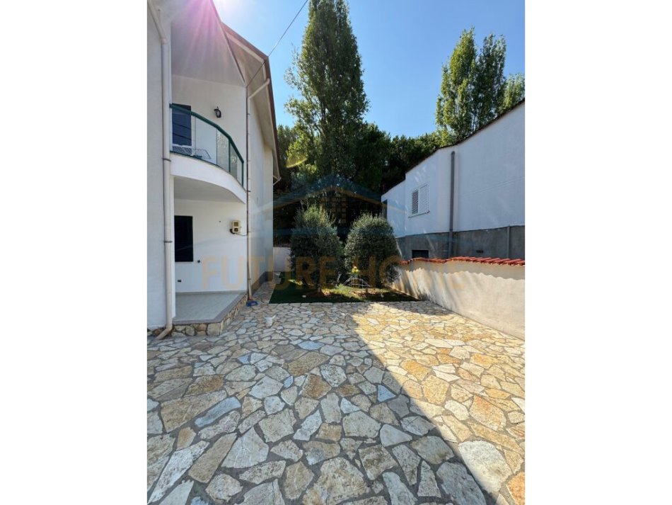 Tirane, shitet Vile 4+1 Kati 2, 360 m² 420.000 € (Fresk)