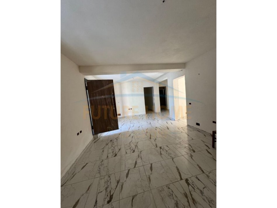 Tirane, shitet Vile 4+1 Kati 2, 360 m² 420.000 € (Fresk)