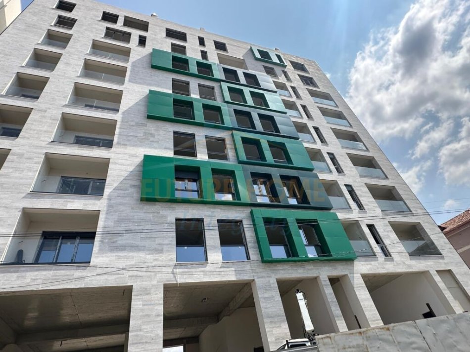 Tirane, shitet apartament 2+1+Ballkon Kati 2, 107 m² 161.700 € (Bulevardi i Ri)