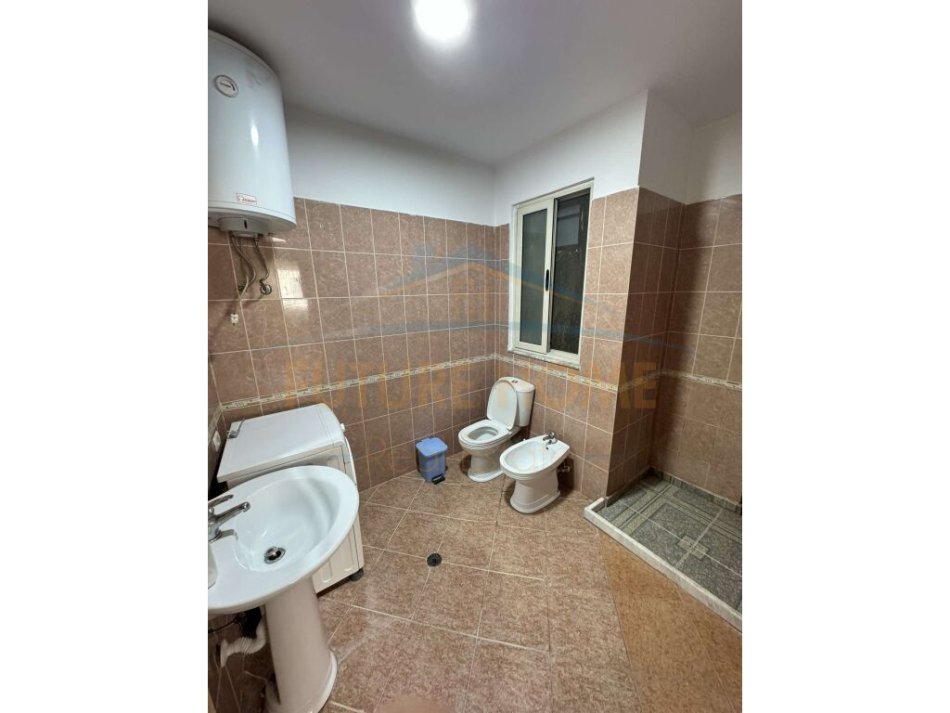 Tirane, shitet apartament 2+1 Kati 3, 102 m² 132000 € (UNAZA E RE)