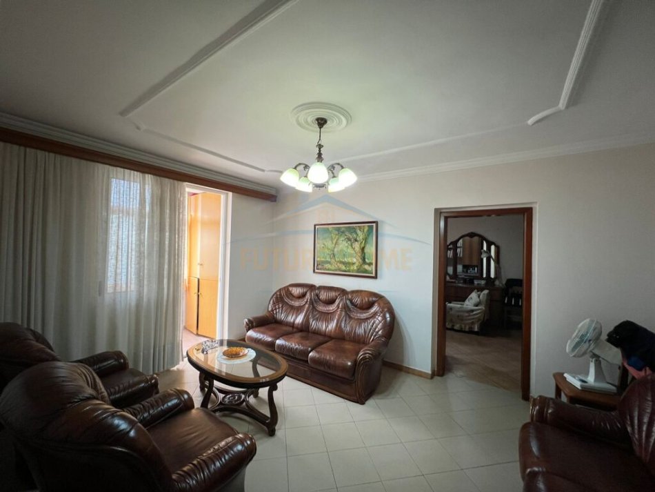 Tirane, shitet apartament 2+1+Ballkon Kati 2, 87 m² 265.000 € (Sheshi Willson)