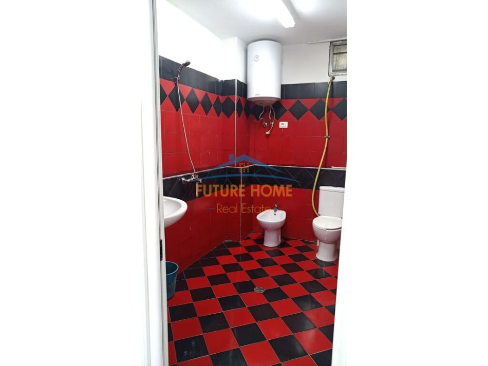 Tirane, shitet ambjent biznesi Kati -1, 110 m² 92.000 € (Irfan Tomini)