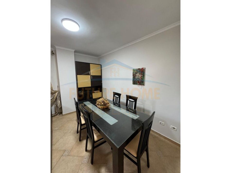Tirane, jepet me qera apartament 2+1+Ballkon Kati 2, 121 m² 650 € (LAPRAKE PRANE UNIVERSITETIT ZOJA KESHILLIT TE MIRE)