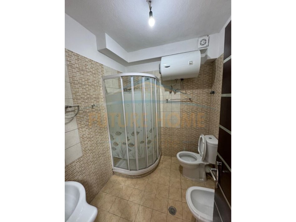 Tirane, jepet me qera apartament 2+1 Kati 2, 121 m² 650 € (LAPRAKE)