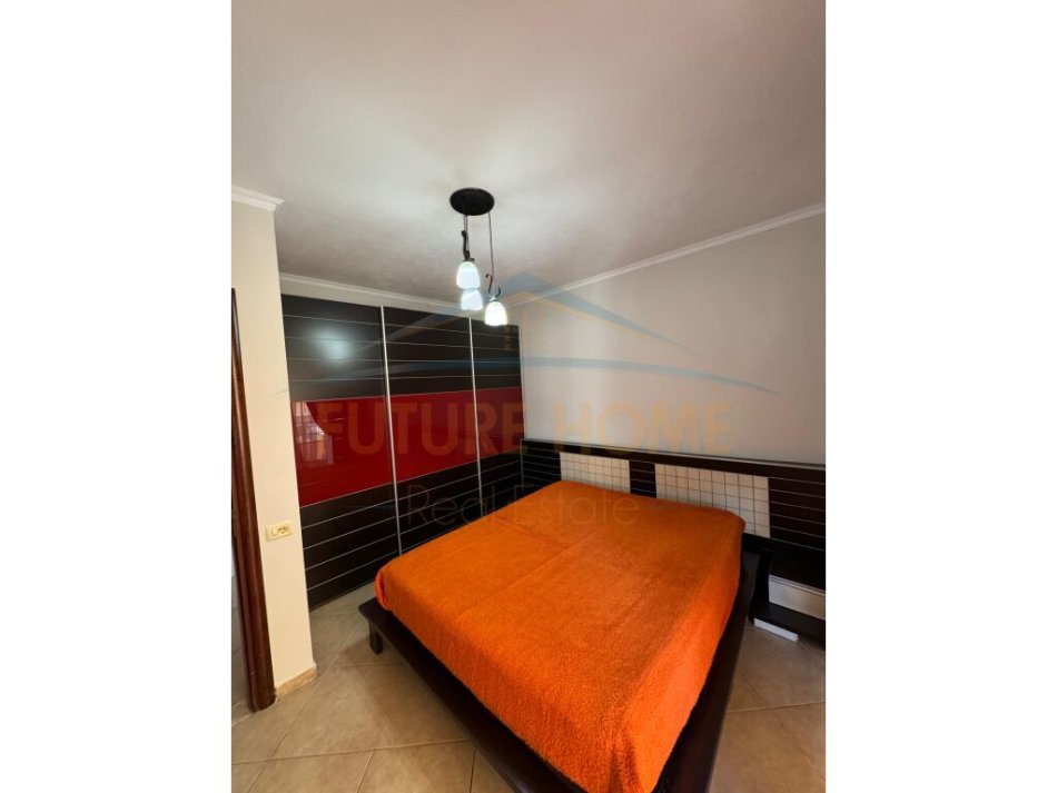 Tirane, jepet me qera apartament 2+1+Ballkon Kati 2, 121 m² 650 € (Laprake)