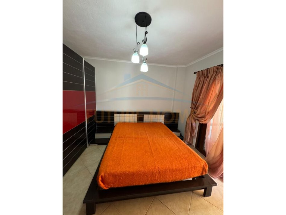 Tirane, jepet me qera apartament 2+1+Ballkon Kati 2, 121 m² 650 € (Laprake)