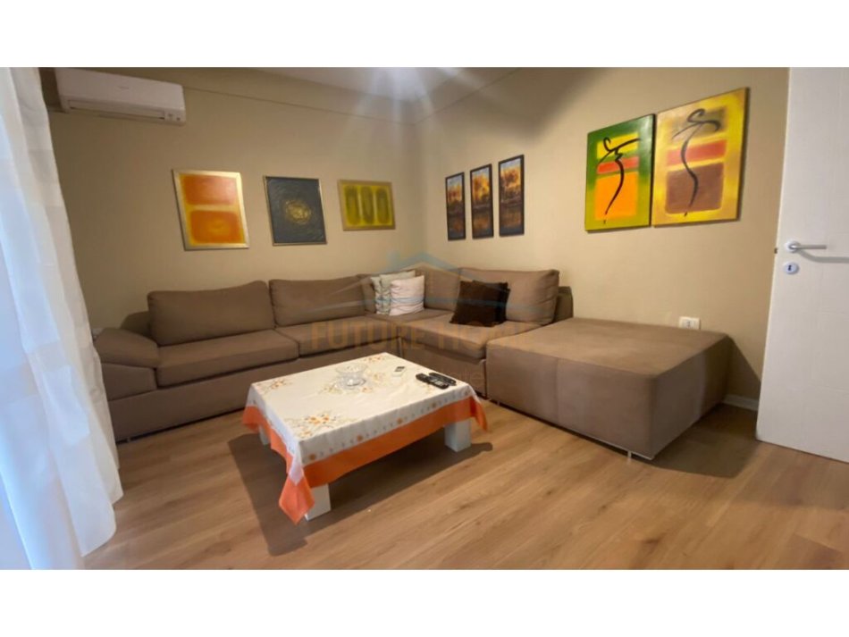 Tirane, jepet me qera apartament 2+1+Ballkon Kati 4, 100 m² 650 € (Vasil Shanto)