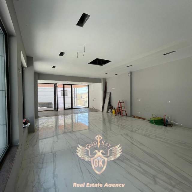 Durres, jap me qera ambjent biznesi Kati 0, 115 m² 450 Euro (Vollga Durres)