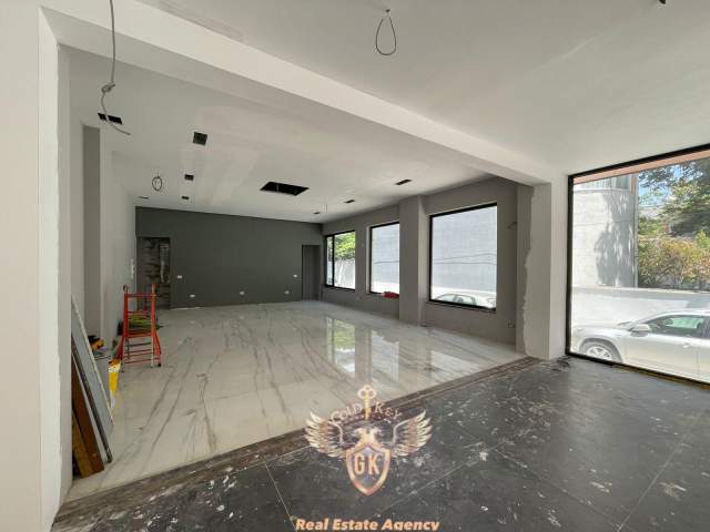 Durres, jepet me qera dyqan Kati 0, 115 m² 450 Euro (VOLLGA)