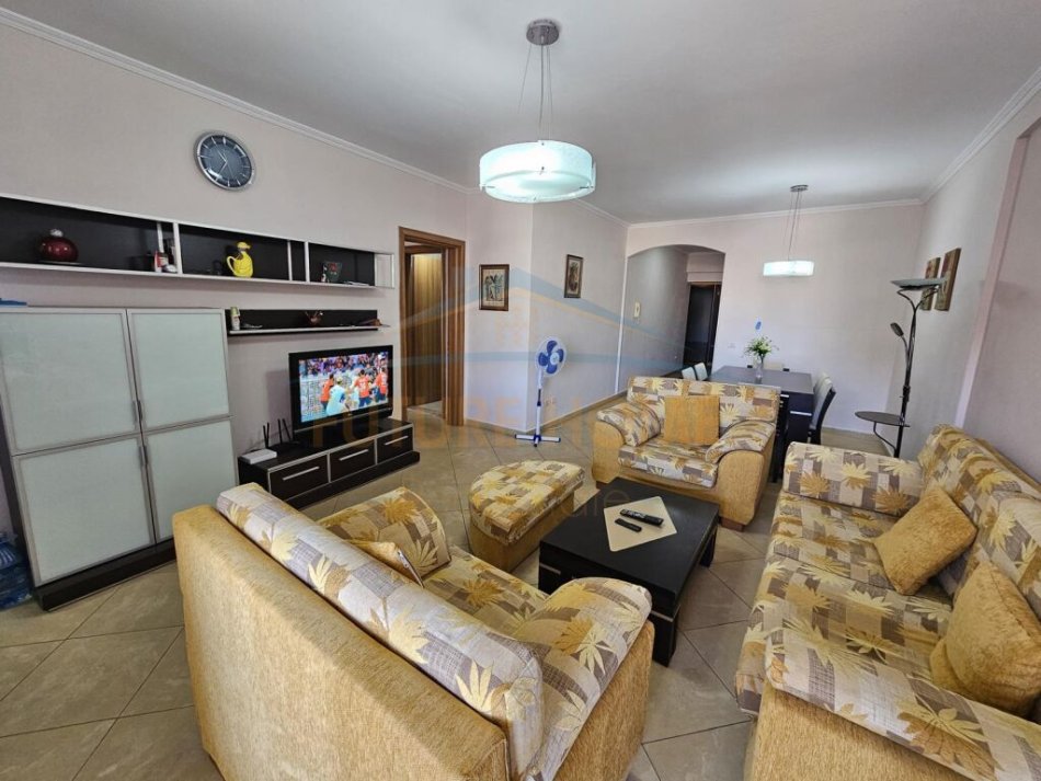 Durres, jepet me qera apartament 2+1 Kati 4, 120 m² 650 € (Fly, Durres)