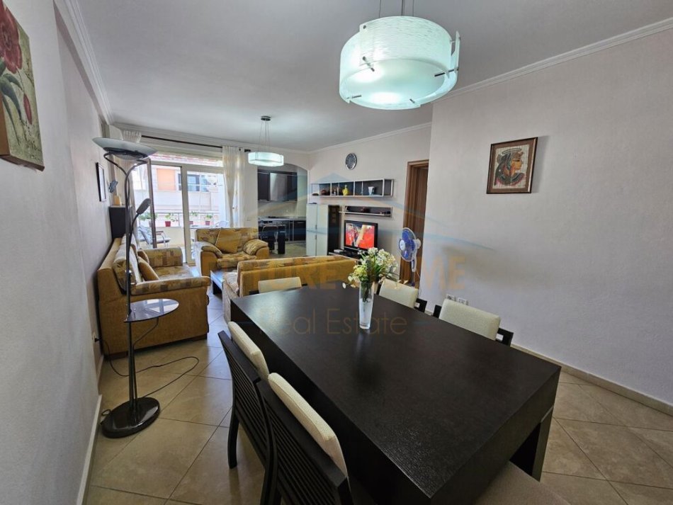 Durres, jepet me qera apartament 2+1 Kati 4, 120 m² 650 € (Fly, Durres)