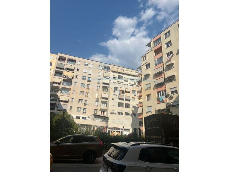 Tirane, jepet me qera apartament 3+1+Ballkon Kati 5, 114 m² 600 € (Unaza e Re)