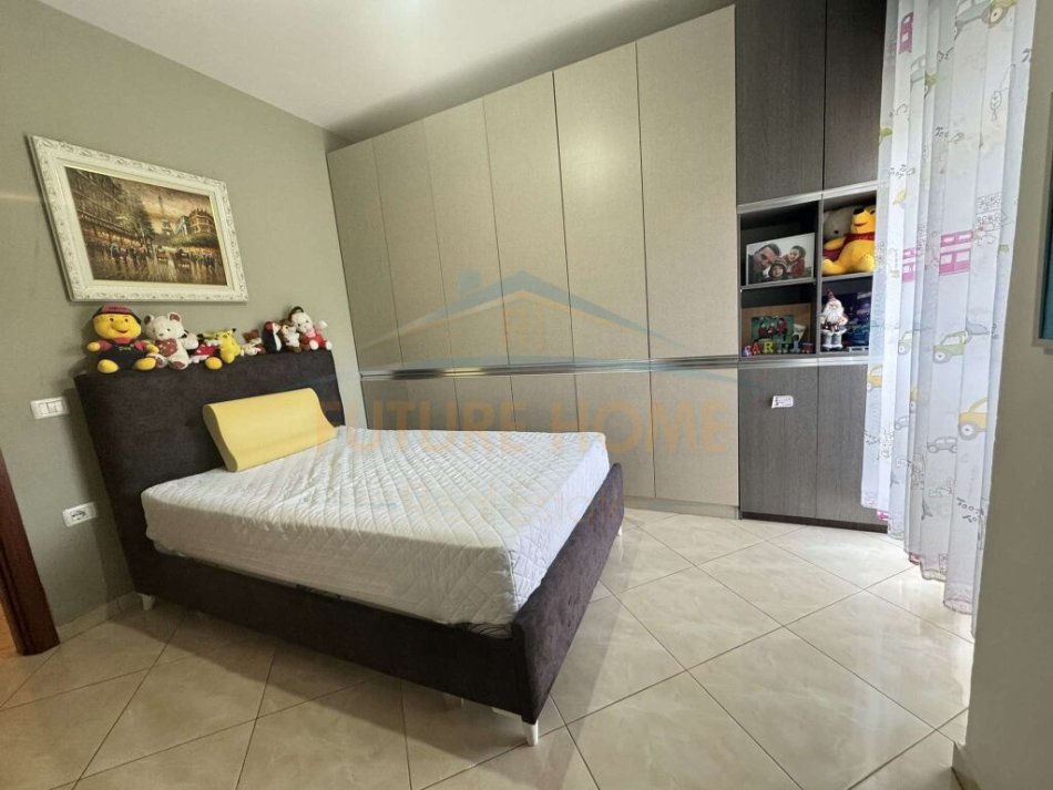 Tirane, shitet apartament Kati 2, 130.000 € (Yzberisht)