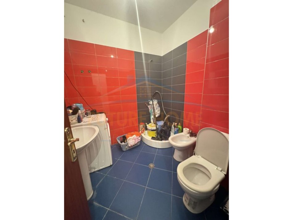 Tirane, shitet apartament Kati 2, 130.000 € (Yzberisht)