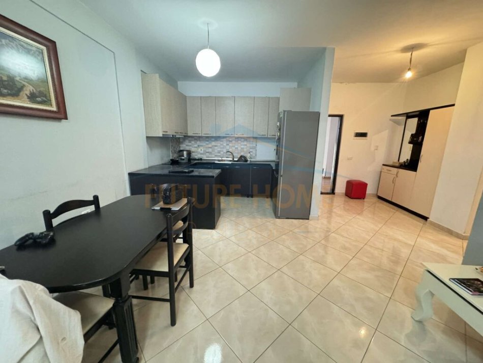 Tirane, shitet apartament Kati 2, 130.000 € (Yzberisht)