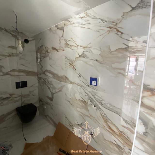 Durres, jap me qera ambjent biznesi Kati 0, 115 m² 450 Euro (Vollga Durres)