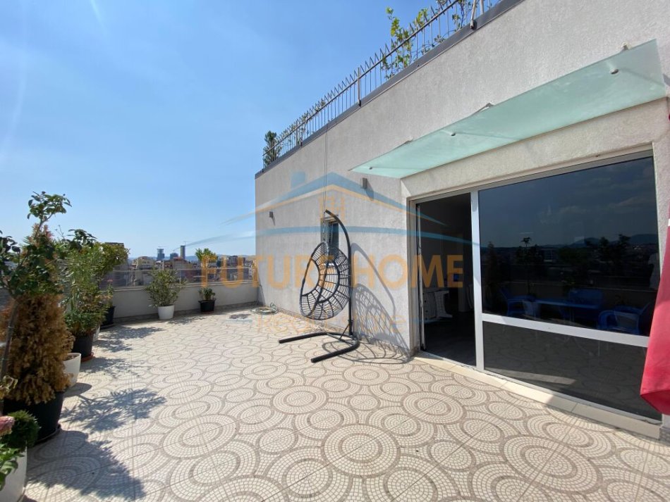 Tirane, shitet apartament 2+1+Ballkon Kati 5, 90 m² 235.000 € (Xhamllik)