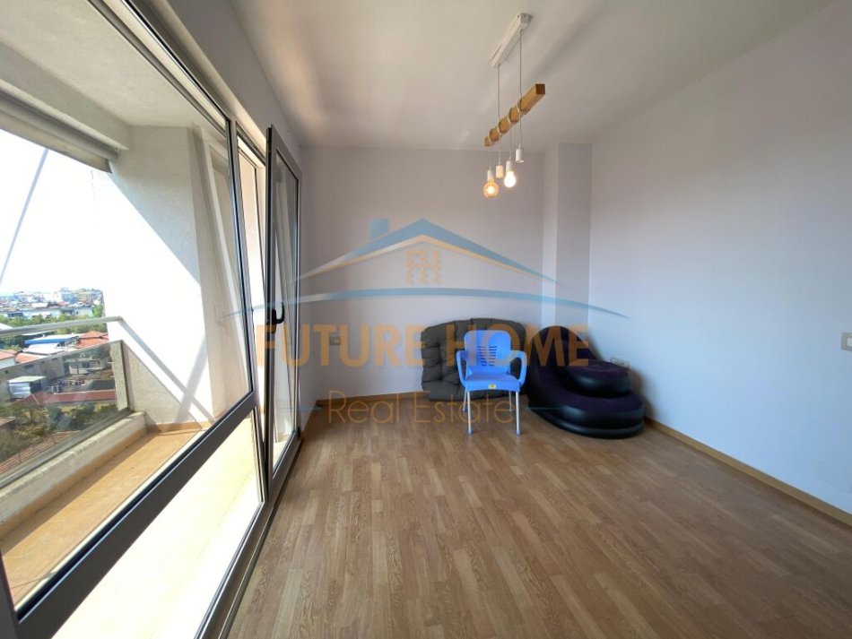 Tirane, shes apartament 2+1+Ballkon Kati 5, 100 m² 235.000 € (Rruga Xhanfize Keko)