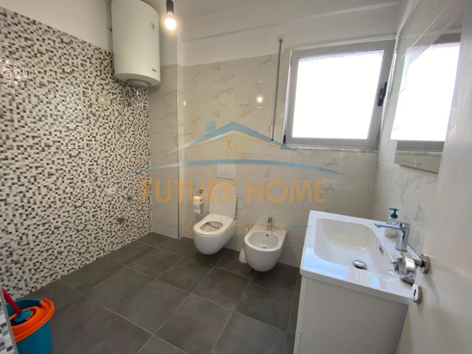 Tirane, shitet apartament 2+1+Ballkon Kati 5, 90 m² 235.000 € (Xhamllik)