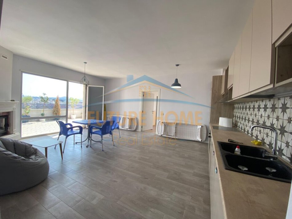 Tirane, shitet apartament 2+1+Ballkon Kati 5, 90 m² 235.000 € (Xhamllik)