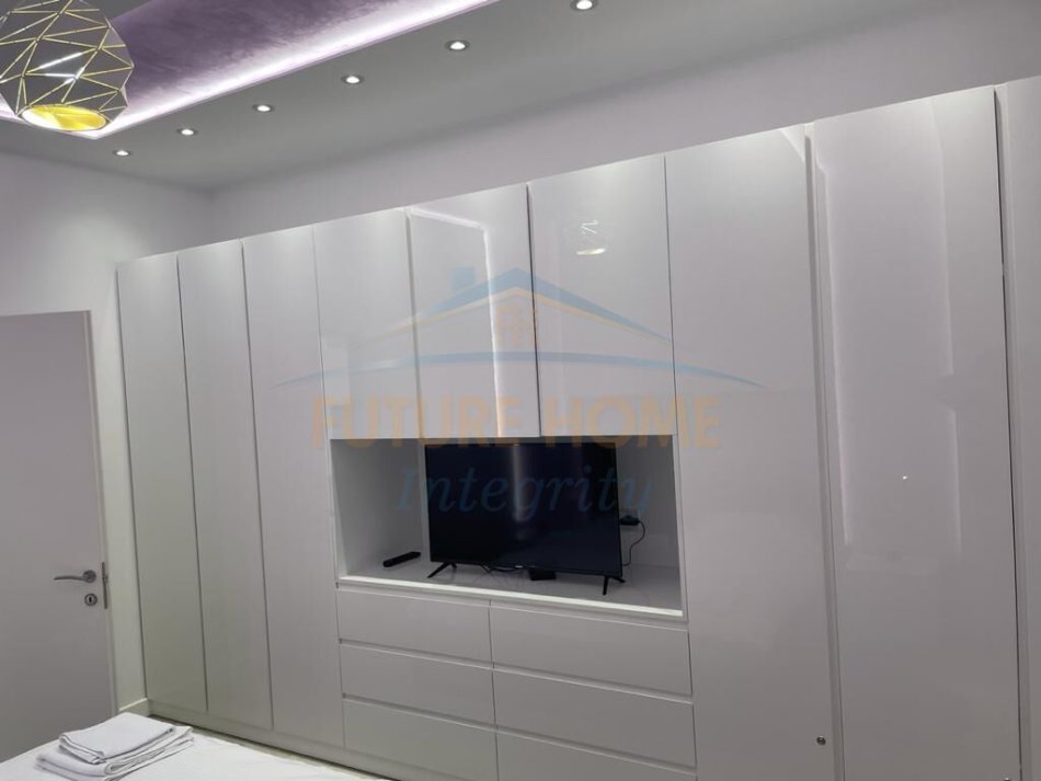 Tirane, jepet me qera apartament 1+1 Kati 8, 80 m² 800 € (SHALLVARET TIRANE)