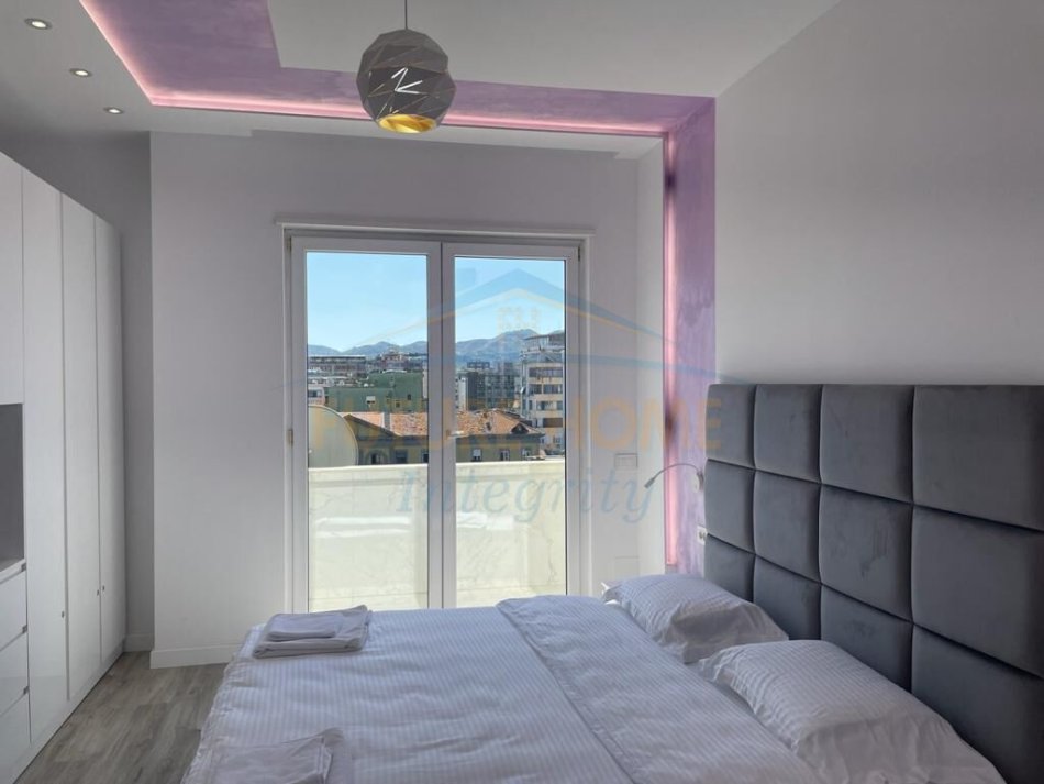 Tirane, jepet me qera apartament 1+1 Kati 8, 80 m² 800 € (SHALLVARET TIRANE)