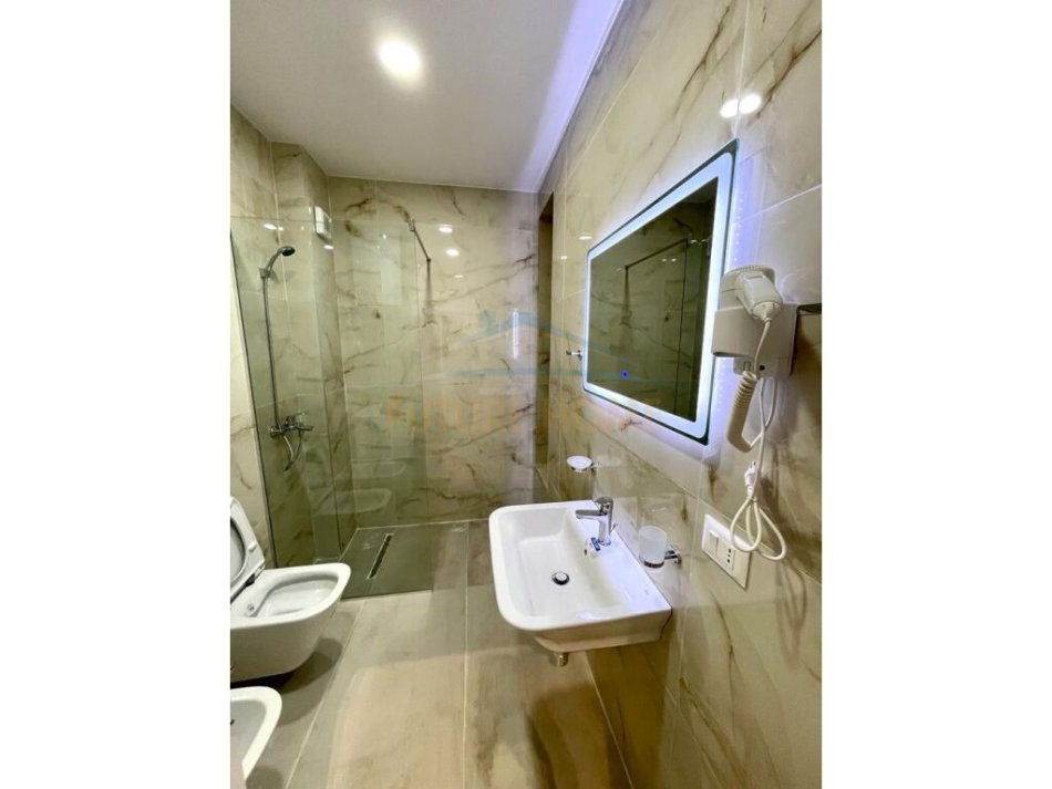 Tirane, jepet me qera garsonier 1+1 Kati 10, 47 m² 600 € (Rruga e Kavajes)